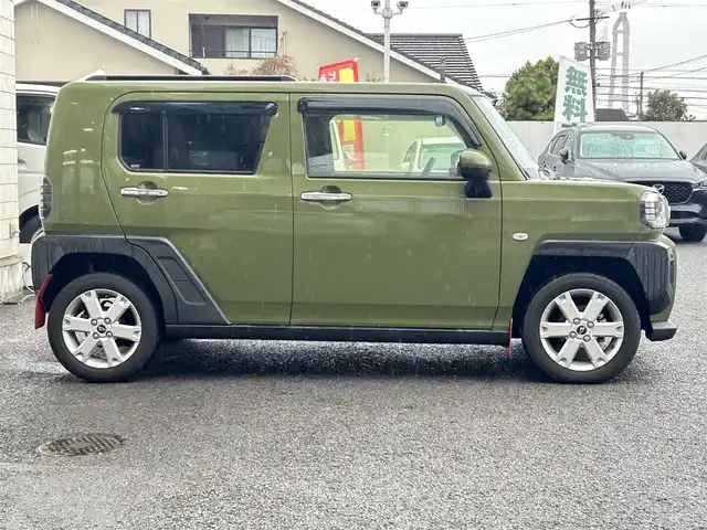 ダイハツ タフト G ターボ クロムベンチャー 大分県 2022(令4)年 0.8万km フォレストカーキメタリック 〇ワンオーナー/〇スカイルーフ/〇純正ディスプレイオーディオ/　ラジオ・フルセグ・USB・BT/〇バックカメラ/〇ETC/〇ドライブレコーダー/〇ACC/〇アイドリングストップ/〇横滑り防止/〇電動格納ミラー/〇ステアリングスイッチ/〇革巻きステアリング/〇前席シートヒーター/〇フロアマット/〇ドアバイザー/〇リア5面スモークフィルム/〇スマートキー/〇エンジンプッシュスタート/〇社外レーダー/〇純正LEDヘッドライト/〇純正フォグランプ/〇純正15インチアルミホイール/〇保証書/〇取扱説明書/〇スペアキー