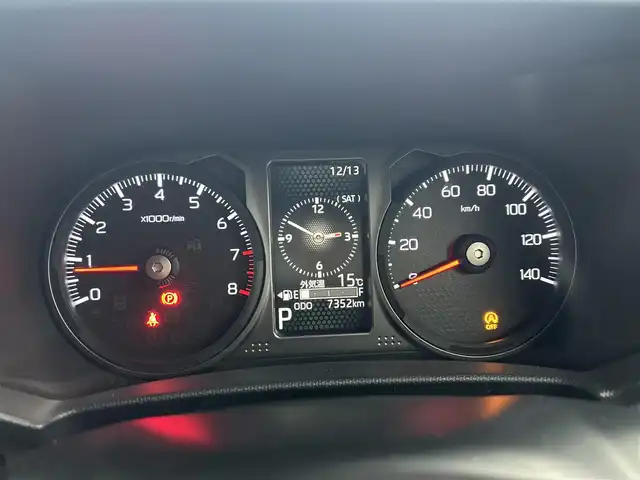 ダイハツ タフト G ターボ クロムベンチャー 大分県 2022(令4)年 0.8万km フォレストカーキメタリック 〇ワンオーナー/〇スカイルーフ/〇純正ディスプレイオーディオ/　ラジオ・フルセグ・USB・BT/〇バックカメラ/〇ETC/〇ドライブレコーダー/〇ACC/〇アイドリングストップ/〇横滑り防止/〇電動格納ミラー/〇ステアリングスイッチ/〇革巻きステアリング/〇前席シートヒーター/〇フロアマット/〇ドアバイザー/〇リア5面スモークフィルム/〇スマートキー/〇エンジンプッシュスタート/〇社外レーダー/〇純正LEDヘッドライト/〇純正フォグランプ/〇純正15インチアルミホイール/〇保証書/〇取扱説明書/〇スペアキー