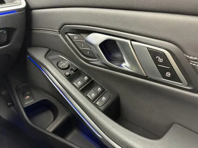 ＢＭＷ ＢＭＷ ３２０ｄ xDrive Mスポーツ EDジョイ+ 愛知県 2021(令3)年 2.8万km アルピンホワイトⅢ 4WD/ディーゼルターボ/コンフォートパッケージ/　　・パワートランクリッド/　　・サンプロテクション/純正14.9インチナビ/Bluetooth対応/全方位カメラ/ドライブレコーダー/ETC/革巻きステアリング/ステアリングリモコン/パドルシフト/本革シート/パワーシート/シートポジションメモリ機能/シートヒーター/純正LEDヘッドライト/フォグランプ/純正18インチアルミホイール/取扱説明書/保証書/スペアキー