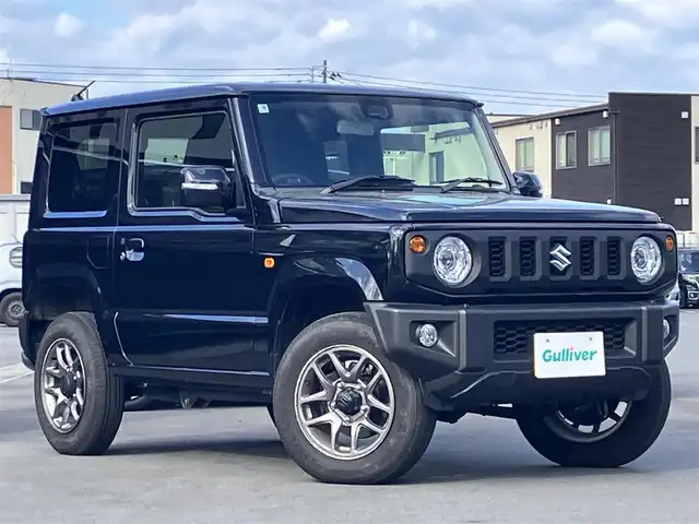 スズキ ジムニー XC 静岡県 2025(令7)年 1万km ブルーイッシュブラックパール3 エンジンスタートボタン/パワーステアリング/パワーウィンドウ/保証書/４ＷＤ/ターボ/アイドリングストップ/スマートキー/オートエアコン/クルーズコントロール/布シート/前席シートヒーター/背面タイヤ/純正アルミホイール/ＡＢＳ/横滑り防止装置/コーナーセンサー/センターデフロック/レーンキープアシスト/オートライト/オートマチックハイビーム/ダウンヒルアシストコントロール/Ｗ+サイドエアバッグ/衝突軽減システム