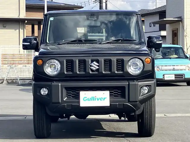 スズキ ジムニー XC 静岡県 2025(令7)年 1万km ブルーイッシュブラックパール3 エンジンスタートボタン/パワーステアリング/パワーウィンドウ/保証書/４ＷＤ/ターボ/アイドリングストップ/スマートキー/オートエアコン/クルーズコントロール/布シート/前席シートヒーター/背面タイヤ/純正アルミホイール/ＡＢＳ/横滑り防止装置/コーナーセンサー/センターデフロック/レーンキープアシスト/オートライト/オートマチックハイビーム/ダウンヒルアシストコントロール/Ｗ+サイドエアバッグ/衝突軽減システム