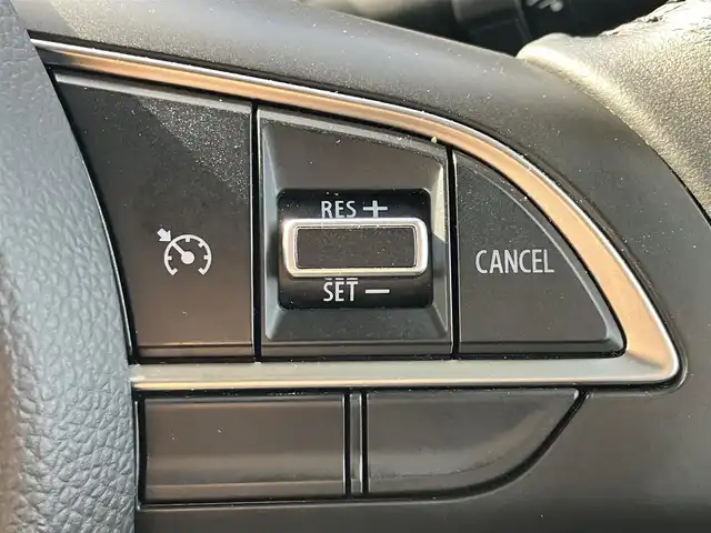 スズキ ジムニー XC 静岡県 2025(令7)年 1万km ブルーイッシュブラックパール3 エンジンスタートボタン/パワーステアリング/パワーウィンドウ/保証書/４ＷＤ/ターボ/アイドリングストップ/スマートキー/オートエアコン/クルーズコントロール/布シート/前席シートヒーター/背面タイヤ/純正アルミホイール/ＡＢＳ/横滑り防止装置/コーナーセンサー/センターデフロック/レーンキープアシスト/オートライト/オートマチックハイビーム/ダウンヒルアシストコントロール/Ｗ+サイドエアバッグ/衝突軽減システム