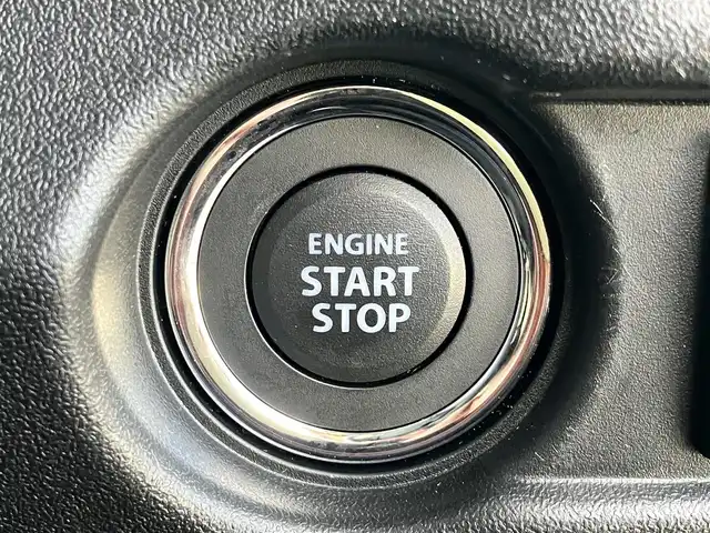 スズキ ジムニー XC 静岡県 2025(令7)年 1万km ブルーイッシュブラックパール3 エンジンスタートボタン/パワーステアリング/パワーウィンドウ/保証書/４ＷＤ/ターボ/アイドリングストップ/スマートキー/オートエアコン/クルーズコントロール/布シート/前席シートヒーター/背面タイヤ/純正アルミホイール/ＡＢＳ/横滑り防止装置/コーナーセンサー/センターデフロック/レーンキープアシスト/オートライト/オートマチックハイビーム/ダウンヒルアシストコントロール/Ｗ+サイドエアバッグ/衝突軽減システム