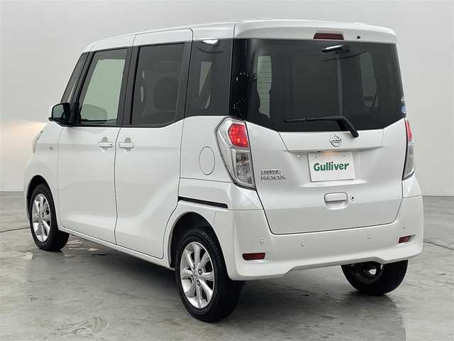 日産 デイズ ルークス X Vセレクション 福岡県 2019(平31)年 3.2万km ホワイトパール 社外ナビ（ＴＶ）　/アラウンドビューモニター　/ＥＴＣ　/前方ドライブレコーダー　/コーナーセンサー　/エマージェンシーブレーキ　/横滑り防止装置　/アイドリングストップ　/片側電動スライドドア　/純正１４インチＡＷ