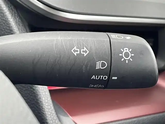 トヨタ プリウス Z 愛知県 2023(令5)年 1.7万km プラチナホワイトパールマイカ 60プリウス Zグレード （2000ccハイブリッド）/・純正ディスプレイオーディオ（ナビ機能付き）/・フルセグテレビ/・Bluetooth/USB接続機能/・ETC2.0/・合成皮革シート/・パワーシート（運転席）/・シートヒーター（運転席・助手席）/・シートベンチレーション（運転席・助手席）/・パワーバックドア/・純正上級フロアマット/・純正19インチアルミホイール/・純正LEDヘッドライト/・オートマチックハイビーム/・衝突軽減ブレーキ/・レーンキープアシスト/・ブラインドスポットモニター/・アダプティブクルーズコントロール/・電動パーキングブレーキ/・ブレーキホールド/・アドバンスドパーク/・純正デジタルインナーミラー/・スマートキー/・オートエアコン