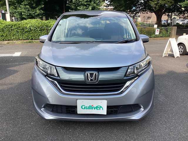 ホンダ フリード G ホンダセンシング 神奈川県 2018(平30)年 4万km ルナシルバーM 純正ナビ、TV/フリップダウンモニタ /スタッドレスタイヤ付き/ナビ装着用スペシャルパッケージ＋ETC車載器(ナビ連動)/Honda SENSING/Hondaスマートキーシステム＋イモビライザー/スライドドアイージークローザー(リア両側)/左側パワースライドドア/右側パワースライドドア/ LEDヘッドライト＋アクティブコーナリングライト/センターテーブル/Cパッケージ/コンフォートビューパッケージ
