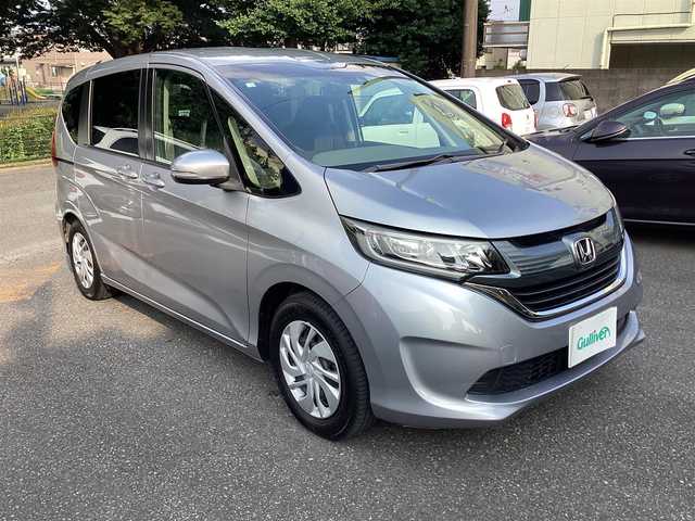 ホンダ フリード G ホンダセンシング 神奈川県 2018(平30)年 4万km ルナシルバーM 純正ナビ、TV/フリップダウンモニタ /スタッドレスタイヤ付き/ナビ装着用スペシャルパッケージ＋ETC車載器(ナビ連動)/Honda SENSING/Hondaスマートキーシステム＋イモビライザー/スライドドアイージークローザー(リア両側)/左側パワースライドドア/右側パワースライドドア/ LEDヘッドライト＋アクティブコーナリングライト/センターテーブル/Cパッケージ/コンフォートビューパッケージ