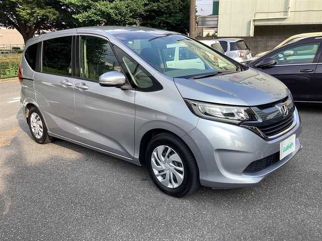 ホンダ フリード G ホンダセンシング 神奈川県 2018(平30)年 4万km ルナシルバーM 純正ナビ、TV/フリップダウンモニタ /スタッドレスタイヤ付き/ナビ装着用スペシャルパッケージ＋ETC車載器(ナビ連動)/Honda SENSING/Hondaスマートキーシステム＋イモビライザー/スライドドアイージークローザー(リア両側)/左側パワースライドドア/右側パワースライドドア/ LEDヘッドライト＋アクティブコーナリングライト/センターテーブル/Cパッケージ/コンフォートビューパッケージ