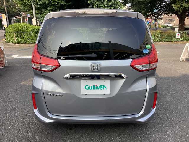 ホンダ フリード G ホンダセンシング 神奈川県 2018(平30)年 4万km ルナシルバーM 純正ナビ、TV/フリップダウンモニタ /スタッドレスタイヤ付き/ナビ装着用スペシャルパッケージ＋ETC車載器(ナビ連動)/Honda SENSING/Hondaスマートキーシステム＋イモビライザー/スライドドアイージークローザー(リア両側)/左側パワースライドドア/右側パワースライドドア/ LEDヘッドライト＋アクティブコーナリングライト/センターテーブル/Cパッケージ/コンフォートビューパッケージ