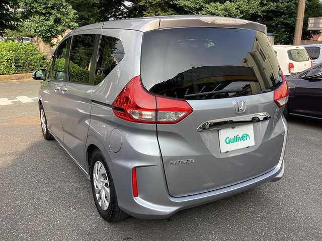 ホンダ フリード G ホンダセンシング 神奈川県 2018(平30)年 4万km ルナシルバーM 純正ナビ、TV/フリップダウンモニタ /スタッドレスタイヤ付き/ナビ装着用スペシャルパッケージ＋ETC車載器(ナビ連動)/Honda SENSING/Hondaスマートキーシステム＋イモビライザー/スライドドアイージークローザー(リア両側)/左側パワースライドドア/右側パワースライドドア/ LEDヘッドライト＋アクティブコーナリングライト/センターテーブル/Cパッケージ/コンフォートビューパッケージ