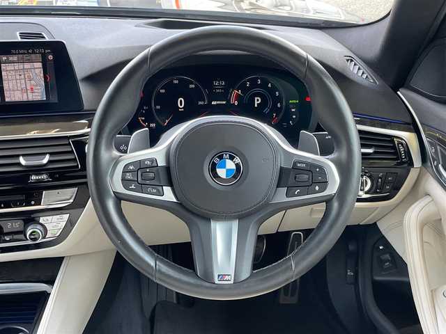 ＢＭＷ ５３０ｅ Mスポーツアイパフォーマンス 愛知県 2019(令1)年 1.7万km サファイアブラックP /当店買取/禁煙/充電ケーブルあり/ターボ//純正HDDナビ//本革シート/黒ウッドパネル/Mスポーツステアリング//フルセグTV/CD/DVD/USB/Bluetooth/ミラーリング//インテリジェントセーフティ//レーンキープ/衝突軽減ブレーキ/BSM/ACC//ハンズフリーパワートランク//全席シートヒーター/前席パワーシート//クリアランスソナー/横滑り防止//EDrive/ECOPRO/COMFORT/SPORTモード//ミラー一体型ETC//純正19AWMスポーツ//LEDヘッド/LEDフォグ/バックフォグ/Aライト/AHB//Aブレーキホールド//保証書/取説/スペアキー