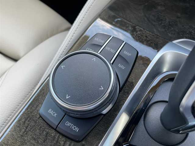 ＢＭＷ ５３０ｅ Mスポーツアイパフォーマンス 愛知県 2019(令1)年 1.7万km サファイアブラックP /当店買取/禁煙/充電ケーブルあり/ターボ//純正HDDナビ//本革シート/黒ウッドパネル/Mスポーツステアリング//フルセグTV/CD/DVD/USB/Bluetooth/ミラーリング//インテリジェントセーフティ//レーンキープ/衝突軽減ブレーキ/BSM/ACC//ハンズフリーパワートランク//全席シートヒーター/前席パワーシート//クリアランスソナー/横滑り防止//EDrive/ECOPRO/COMFORT/SPORTモード//ミラー一体型ETC//純正19AWMスポーツ//LEDヘッド/LEDフォグ/バックフォグ/Aライト/AHB//Aブレーキホールド//保証書/取説/スペアキー
