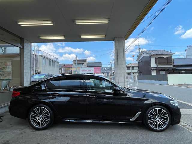 ＢＭＷ ５３０ｅ Mスポーツアイパフォーマンス 愛知県 2019(令1)年 1.7万km サファイアブラックP /当店買取/禁煙/充電ケーブルあり/ターボ//純正HDDナビ//本革シート/黒ウッドパネル/Mスポーツステアリング//フルセグTV/CD/DVD/USB/Bluetooth/ミラーリング//インテリジェントセーフティ//レーンキープ/衝突軽減ブレーキ/BSM/ACC//ハンズフリーパワートランク//全席シートヒーター/前席パワーシート//クリアランスソナー/横滑り防止//EDrive/ECOPRO/COMFORT/SPORTモード//ミラー一体型ETC//純正19AWMスポーツ//LEDヘッド/LEDフォグ/バックフォグ/Aライト/AHB//Aブレーキホールド//保証書/取説/スペアキー