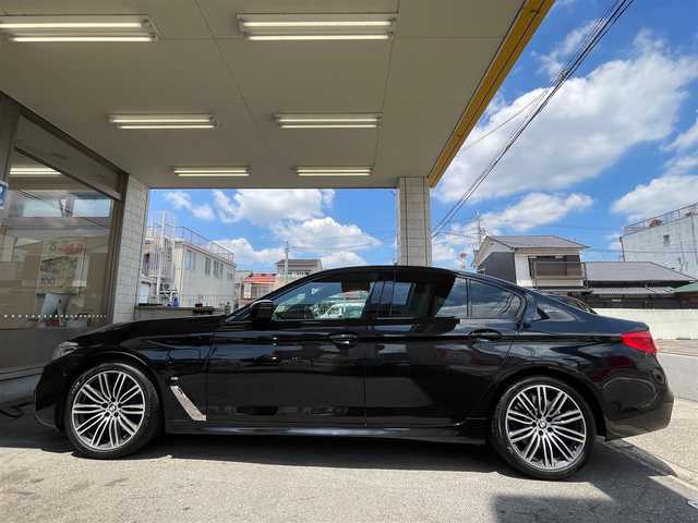 ＢＭＷ ５３０ｅ Mスポーツアイパフォーマンス 愛知県 2019(令1)年 1.7万km サファイアブラックP /当店買取/禁煙/充電ケーブルあり/ターボ//純正HDDナビ//本革シート/黒ウッドパネル/Mスポーツステアリング//フルセグTV/CD/DVD/USB/Bluetooth/ミラーリング//インテリジェントセーフティ//レーンキープ/衝突軽減ブレーキ/BSM/ACC//ハンズフリーパワートランク//全席シートヒーター/前席パワーシート//クリアランスソナー/横滑り防止//EDrive/ECOPRO/COMFORT/SPORTモード//ミラー一体型ETC//純正19AWMスポーツ//LEDヘッド/LEDフォグ/バックフォグ/Aライト/AHB//Aブレーキホールド//保証書/取説/スペアキー