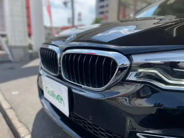 ＢＭＷ ５３０ｅ Mスポーツアイパフォーマンス 愛知県 2019(令1)年 1.8万km サファイアブラックP /当店買取/禁煙/充電ケーブルあり/ターボ//純正HDDナビ//白本革シート/黒ウッドパネル/Mスポーツステアリング//フルセグTV/CD/DVD/USB/Bluetooth/ミラーリング//インテリジェントセーフティ//レーンキープ/衝突軽減ブレーキ/BSM/ACC//パーキングアシストプラス//ヘッドアップディスプレイ//ハンズフリーパワートランク//コンフォートアクセス//全席シートヒーター/前席パワーシート//クリアランスソナー/横滑り防止//EDrive/ECOPRO/COMFORT/SPORTモード//ミラー一体型ETC//純正19AWMスポーツ//LEDヘッド/LEDフォグ/バックフォグ/Aライト/AHB//アンビエントライト//Aブレーキホールド//保証書/取説/スペアキー