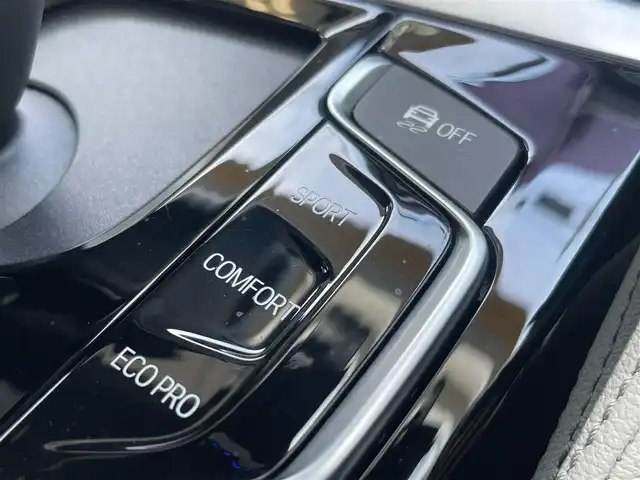ＢＭＷ ５３０ｅ Mスポーツアイパフォーマンス 愛知県 2019(令1)年 1.8万km サファイアブラックP /当店買取/禁煙/充電ケーブルあり/ターボ//純正HDDナビ//白本革シート/黒ウッドパネル/Mスポーツステアリング//フルセグTV/CD/DVD/USB/Bluetooth/ミラーリング//インテリジェントセーフティ//レーンキープ/衝突軽減ブレーキ/BSM/ACC//パーキングアシストプラス//ヘッドアップディスプレイ//ハンズフリーパワートランク//コンフォートアクセス//全席シートヒーター/前席パワーシート//クリアランスソナー/横滑り防止//EDrive/ECOPRO/COMFORT/SPORTモード//ミラー一体型ETC//純正19AWMスポーツ//LEDヘッド/LEDフォグ/バックフォグ/Aライト/AHB//アンビエントライト//Aブレーキホールド//保証書/取説/スペアキー