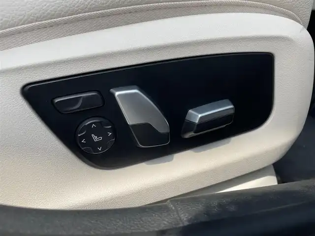 ＢＭＷ ５３０ｅ Mスポーツアイパフォーマンス 愛知県 2019(令1)年 1.8万km サファイアブラックP /当店買取/禁煙/充電ケーブルあり/ターボ//純正HDDナビ//白本革シート/黒ウッドパネル/Mスポーツステアリング//フルセグTV/CD/DVD/USB/Bluetooth/ミラーリング//インテリジェントセーフティ//レーンキープ/衝突軽減ブレーキ/BSM/ACC//パーキングアシストプラス//ヘッドアップディスプレイ//ハンズフリーパワートランク//コンフォートアクセス//全席シートヒーター/前席パワーシート//クリアランスソナー/横滑り防止//EDrive/ECOPRO/COMFORT/SPORTモード//ミラー一体型ETC//純正19AWMスポーツ//LEDヘッド/LEDフォグ/バックフォグ/Aライト/AHB//アンビエントライト//Aブレーキホールド//保証書/取説/スペアキー