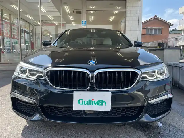 ＢＭＷ ５３０ｅ Mスポーツアイパフォーマンス 愛知県 2019(令1)年 1.8万km サファイアブラックP /当店買取/禁煙/充電ケーブルあり/ターボ//純正HDDナビ//白本革シート/黒ウッドパネル/Mスポーツステアリング//フルセグTV/CD/DVD/USB/Bluetooth/ミラーリング//インテリジェントセーフティ//レーンキープ/衝突軽減ブレーキ/BSM/ACC//パーキングアシストプラス//ヘッドアップディスプレイ//ハンズフリーパワートランク//コンフォートアクセス//全席シートヒーター/前席パワーシート//クリアランスソナー/横滑り防止//EDrive/ECOPRO/COMFORT/SPORTモード//ミラー一体型ETC//純正19AWMスポーツ//LEDヘッド/LEDフォグ/バックフォグ/Aライト/AHB//アンビエントライト//Aブレーキホールド//保証書/取説/スペアキー