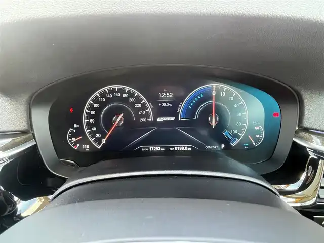 ＢＭＷ ５３０ｅ Mスポーツアイパフォーマンス 愛知県 2019(令1)年 1.8万km サファイアブラックP /当店買取/禁煙/充電ケーブルあり/ターボ//純正HDDナビ//白本革シート/黒ウッドパネル/Mスポーツステアリング//フルセグTV/CD/DVD/USB/Bluetooth/ミラーリング//インテリジェントセーフティ//レーンキープ/衝突軽減ブレーキ/BSM/ACC//パーキングアシストプラス//ヘッドアップディスプレイ//ハンズフリーパワートランク//コンフォートアクセス//全席シートヒーター/前席パワーシート//クリアランスソナー/横滑り防止//EDrive/ECOPRO/COMFORT/SPORTモード//ミラー一体型ETC//純正19AWMスポーツ//LEDヘッド/LEDフォグ/バックフォグ/Aライト/AHB//アンビエントライト//Aブレーキホールド//保証書/取説/スペアキー