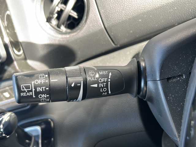 ホンダ Ｎ ＢＯＸ カスタム G L ホンダセンシング 静岡県 2018(平30)年 6.5万km プレミアムホワイトパールⅡ 純正ナビ/・CD/DVD/・MSV/SD/・FM/AM/・フルセグTV/・Bluetooth/・iPod/・USB/・HDMI/・AUX/ホンダセンシング/●衝突軽減ブレーキ〈CMBS〉/●誤発進抑制機能/●後方誤発進抑制機能/●歩行者事故低減ステアリング/●路外逸脱抑制機能/●ACC〈アダプティブ・クルーズ・コントロール〉/●LKAS〈車線維持支援システム〉/●オートハイビーム/●先行車発進お知らせ機能/●標識認識機能/主要装備/・バックカメラ/・片側パワースライドドア/・ドライブレコーダー/・サイドカーテンエアバッグ/・オートライト/・ＬＥＤヘッドライト/・フォグランプ/・横滑り防止装置/・ステアリングリモコン