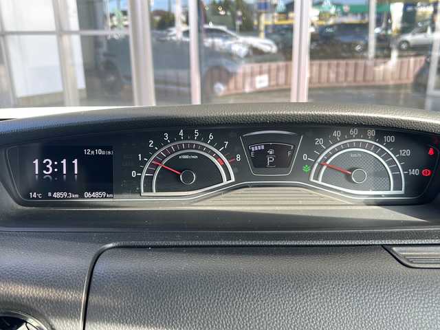 ホンダ Ｎ ＢＯＸ カスタム G L ホンダセンシング 静岡県 2018(平30)年 6.5万km プレミアムホワイトパールⅡ 純正ナビ/・CD/DVD/・MSV/SD/・FM/AM/・フルセグTV/・Bluetooth/・iPod/・USB/・HDMI/・AUX/ホンダセンシング/●衝突軽減ブレーキ〈CMBS〉/●誤発進抑制機能/●後方誤発進抑制機能/●歩行者事故低減ステアリング/●路外逸脱抑制機能/●ACC〈アダプティブ・クルーズ・コントロール〉/●LKAS〈車線維持支援システム〉/●オートハイビーム/●先行車発進お知らせ機能/●標識認識機能/主要装備/・バックカメラ/・片側パワースライドドア/・ドライブレコーダー/・サイドカーテンエアバッグ/・オートライト/・ＬＥＤヘッドライト/・フォグランプ/・横滑り防止装置/・ステアリングリモコン