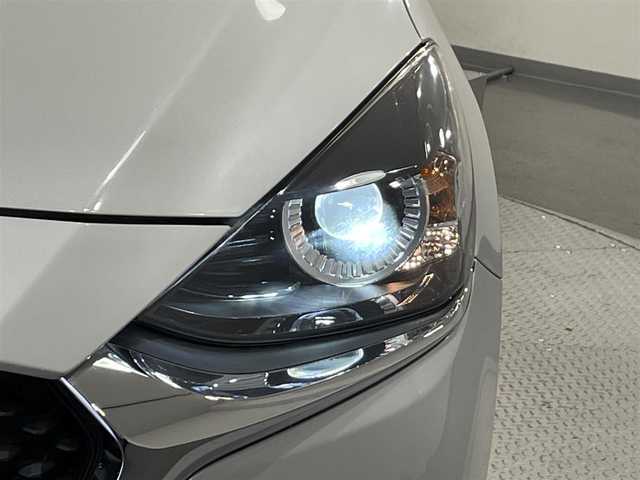 マツダ マツダ２ 15S プロアクティブ 愛知県 2020(令2)年 2.7万km セラミックM 純正ナビ　/（Bluetooth/CarPlay/フルセグTV/AUX/USB/CD・DVD再生）/衝突軽減ブレーキ　/シートヒーター　/ブラインドスポットモニター　/ＬＥＤヘッドライト　/ＥＴＣ　/ヘッドアップディスプレイ　/パーキングセンサー　/バックカメラ　/ドライブレコーダー　/レーンキープアシスト/アイドリングストップ/プッシュスタート/　　-スマートキー/純正フロアマット