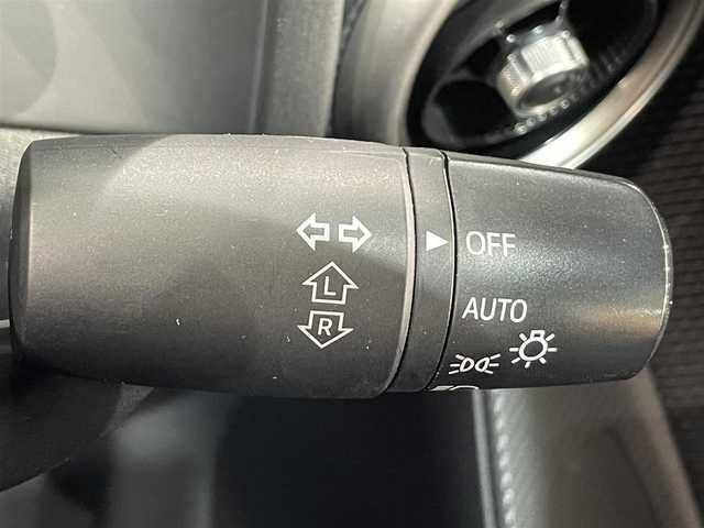 マツダ マツダ２ 15S プロアクティブ 愛知県 2020(令2)年 2.7万km セラミックM 純正ナビ　/（Bluetooth/CarPlay/フルセグTV/AUX/USB/CD・DVD再生）/衝突軽減ブレーキ　/シートヒーター　/ブラインドスポットモニター　/ＬＥＤヘッドライト　/ＥＴＣ　/ヘッドアップディスプレイ　/パーキングセンサー　/バックカメラ　/ドライブレコーダー　/レーンキープアシスト/アイドリングストップ/プッシュスタート/　　-スマートキー/純正フロアマット