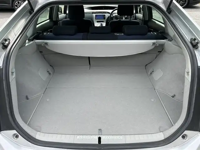 トヨタ プリウス ＰＨＶ S 東京都 2013(平25)年 4.1万km シルバーM 純正ナビ/フルセグTV/Bluetoothオーディオ/DVD再生/バックカメラ/ETC/スマートキー/ドライブレコーダー/前席シートヒーター/ステアリングヒーター/HIDヘッドランプ