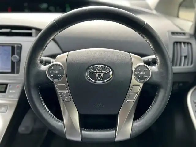トヨタ プリウス ＰＨＶ S 東京都 2013(平25)年 4.1万km シルバーM 純正ナビ/フルセグTV/Bluetoothオーディオ/DVD再生/バックカメラ/ETC/スマートキー/ドライブレコーダー/前席シートヒーター/ステアリングヒーター/HIDヘッドランプ