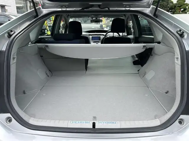 トヨタ プリウス ＰＨＶ S 東京都 2013(平25)年 4.1万km シルバーM 純正ナビ/フルセグTV/Bluetoothオーディオ/DVD再生/バックカメラ/ETC/スマートキー/ドライブレコーダー/前席シートヒーター/ステアリングヒーター/HIDヘッドランプ