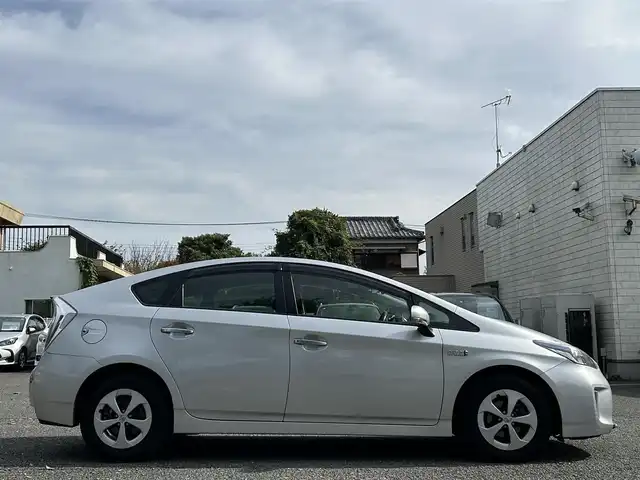 トヨタ プリウス ＰＨＶ S 東京都 2013(平25)年 4.1万km シルバーM 純正ナビ/フルセグTV/Bluetoothオーディオ/DVD再生/バックカメラ/ETC/スマートキー/ドライブレコーダー/前席シートヒーター/ステアリングヒーター/HIDヘッドランプ