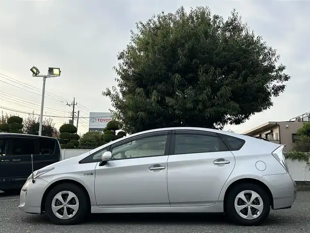 トヨタ プリウス ＰＨＶ S 東京都 2013(平25)年 4.1万km シルバーM 純正ナビ/フルセグTV/Bluetoothオーディオ/DVD再生/バックカメラ/ETC/スマートキー/ドライブレコーダー/前席シートヒーター/ステアリングヒーター/HIDヘッドランプ