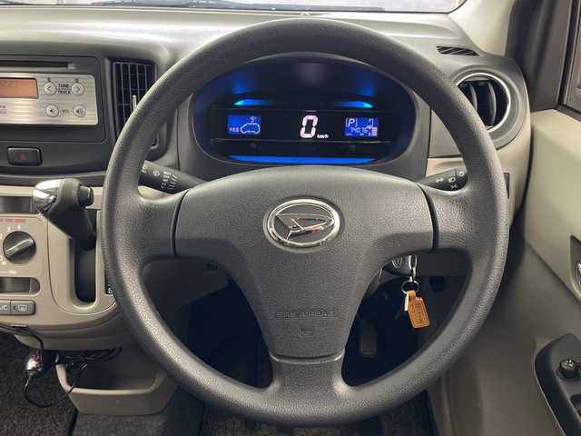 ダイハツ ミラ イース X メモリアルエディション 岐阜県 2013(平25)年 7.4万km アーバンナイトブルークリスタルメタリック 純正オーディオ/ (AM/FM/CD/AUX)/ポータブルナビ/エアコン/パワーウィンドウ/リモコンキー/純正アルミホイール/フロアマット/ドアバイザー/アイドリングストップ/革調シートカバー