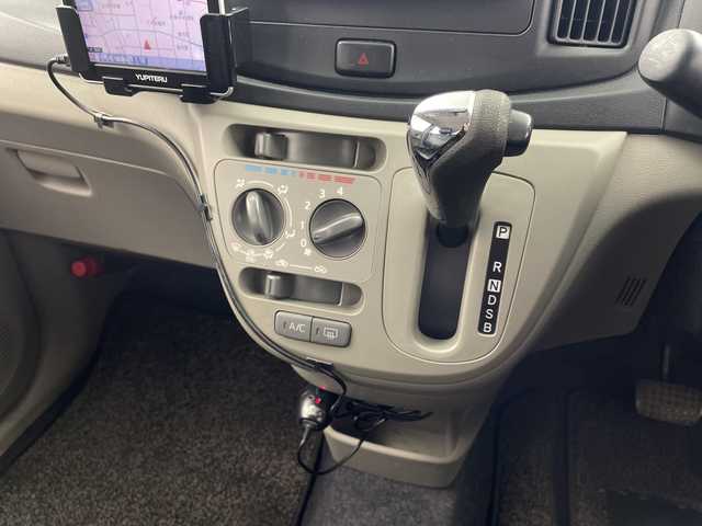 ダイハツ ミラ イース X メモリアルエディション 岐阜県 2013(平25)年 7.4万km アーバンナイトブルークリスタルメタリック 純正オーディオ/ (AM/FM/CD/AUX)/ポータブルナビ/エアコン/パワーウィンドウ/リモコンキー/純正アルミホイール/フロアマット/ドアバイザー/アイドリングストップ/革調シートカバー