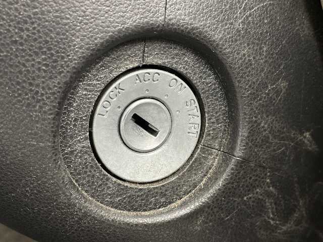 ダイハツ ミラ イース X メモリアルエディション 岐阜県 2013(平25)年 7.4万km アーバンナイトブルークリスタルメタリック 純正オーディオ/ (AM/FM/CD/AUX)/ポータブルナビ/エアコン/パワーウィンドウ/リモコンキー/純正アルミホイール/フロアマット/ドアバイザー/アイドリングストップ/革調シートカバー