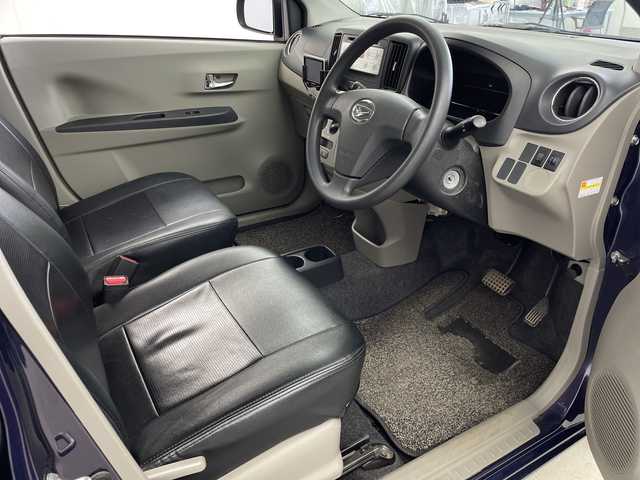 ダイハツ ミラ イース X メモリアルエディション 岐阜県 2013(平25)年 7.4万km アーバンナイトブルークリスタルメタリック 純正オーディオ/ (AM/FM/CD/AUX)/ポータブルナビ/エアコン/パワーウィンドウ/リモコンキー/純正アルミホイール/フロアマット/ドアバイザー/アイドリングストップ/革調シートカバー