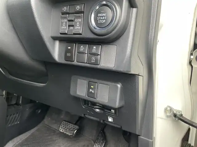 トヨタ ルーミー カスタムG－T 佐賀県 2021(令3)年 6.8万km パールホワイトⅢ ワンオーナー/純正SDナビゲーション/Bluetooth・CD・USB・フルセグ・AM・FM/前後ドライブレコーダー/ビルトインETC/両側パワースライドドア/AUTOHOLD/電子パーキング/リアカーテン/ISOFIX/ステアリングリモコン/純正15インチアルミホイール/純正LEDヘッドライト/純正フォグライト/純正フロアマット/純正ドアバイザー/Toyota sasety sence/・プリクラッシュセーフティ/・レーントレーシングアシスト/・レーダークルーズコントロール/・レーンディパーチャーアラート/・プロアクティブドライビングアシスト