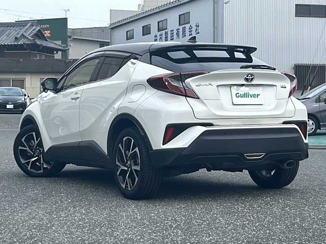 トヨタ Ｃ－ＨＲ G 愛知県 2018(平30)年 7.7万km ブラック/ホワイトパールクリスタルシャイン 2トーン 登録時走行距離77006Km/ディーラー7インチSDナビ/(Bluetooth/フルセグTV/DVD)/バックカメラ/ドラレコ前/ブラインドスポットモニター/トヨタセーフティーセンス/プリクラッシュセーフティー/レーンディパーチャーアラート/オートマチックハイビーム/革巻きステアリング/オービス対応式レーダー探知機/ビルトインETC/電動パーキング/オートホールドパーキング/スマートキー/(スペアキー×1)/純正R18AW/取説/保証書