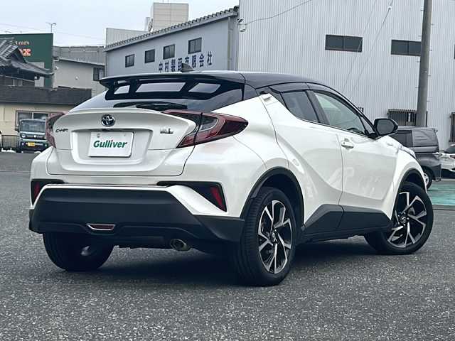 トヨタ Ｃ－ＨＲ G 愛知県 2018(平30)年 7.7万km ブラック/ホワイトパールクリスタルシャイン 2トーン 登録時走行距離77006Km/ディーラー7インチSDナビ/(Bluetooth/フルセグTV/DVD)/バックカメラ/ドラレコ前/ブラインドスポットモニター/トヨタセーフティーセンス/プリクラッシュセーフティー/レーンディパーチャーアラート/オートマチックハイビーム/革巻きステアリング/オービス対応式レーダー探知機/ビルトインETC/電動パーキング/オートホールドパーキング/スマートキー/(スペアキー×1)/純正R18AW/取説/保証書