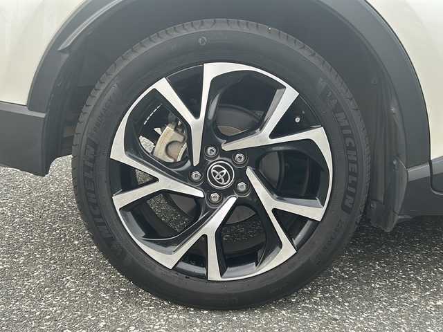 トヨタ Ｃ－ＨＲ G 愛知県 2018(平30)年 7.7万km ブラック/ホワイトパールクリスタルシャイン 2トーン 登録時走行距離77006Km/ディーラー7インチSDナビ/(Bluetooth/フルセグTV/DVD)/バックカメラ/ドラレコ前/ブラインドスポットモニター/トヨタセーフティーセンス/プリクラッシュセーフティー/レーンディパーチャーアラート/オートマチックハイビーム/革巻きステアリング/オービス対応式レーダー探知機/ビルトインETC/電動パーキング/オートホールドパーキング/スマートキー/(スペアキー×1)/純正R18AW/取説/保証書