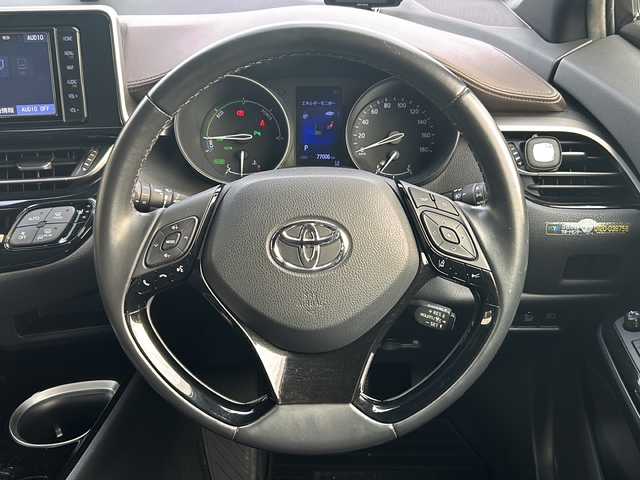 トヨタ Ｃ－ＨＲ G 愛知県 2018(平30)年 7.7万km ブラック/ホワイトパールクリスタルシャイン 2トーン 登録時走行距離77006Km/ディーラー7インチSDナビ/(Bluetooth/フルセグTV/DVD)/バックカメラ/ドラレコ前/ブラインドスポットモニター/トヨタセーフティーセンス/プリクラッシュセーフティー/レーンディパーチャーアラート/オートマチックハイビーム/革巻きステアリング/オービス対応式レーダー探知機/ビルトインETC/電動パーキング/オートホールドパーキング/スマートキー/(スペアキー×1)/純正R18AW/取説/保証書