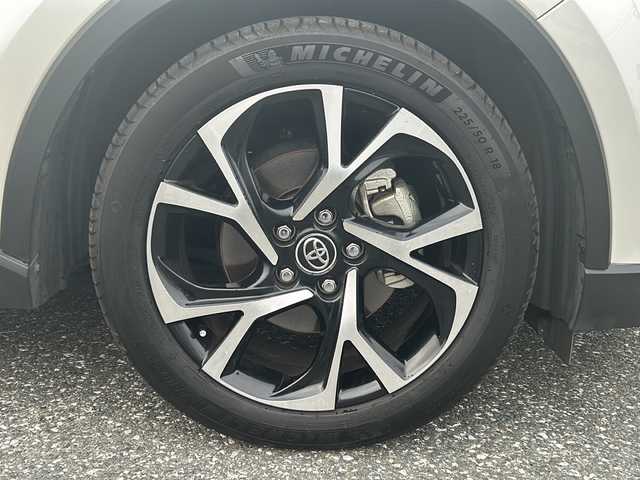 トヨタ Ｃ－ＨＲ G 愛知県 2018(平30)年 7.7万km ブラック/ホワイトパールクリスタルシャイン 2トーン 登録時走行距離77006Km/ディーラー7インチSDナビ/(Bluetooth/フルセグTV/DVD)/バックカメラ/ドラレコ前/ブラインドスポットモニター/トヨタセーフティーセンス/プリクラッシュセーフティー/レーンディパーチャーアラート/オートマチックハイビーム/革巻きステアリング/オービス対応式レーダー探知機/ビルトインETC/電動パーキング/オートホールドパーキング/スマートキー/(スペアキー×1)/純正R18AW/取説/保証書