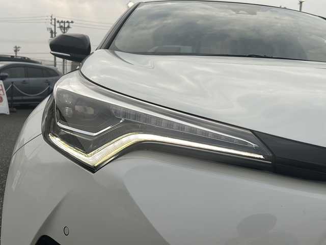 トヨタ Ｃ－ＨＲ G 愛知県 2018(平30)年 7.7万km ブラック/ホワイトパールクリスタルシャイン 2トーン 登録時走行距離77006Km/ディーラー7インチSDナビ/(Bluetooth/フルセグTV/DVD)/バックカメラ/ドラレコ前/ブラインドスポットモニター/トヨタセーフティーセンス/プリクラッシュセーフティー/レーンディパーチャーアラート/オートマチックハイビーム/革巻きステアリング/オービス対応式レーダー探知機/ビルトインETC/電動パーキング/オートホールドパーキング/スマートキー/(スペアキー×1)/純正R18AW/取説/保証書