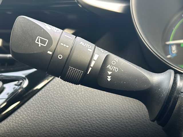 トヨタ Ｃ－ＨＲ G 愛知県 2018(平30)年 7.7万km ブラック/ホワイトパールクリスタルシャイン 2トーン 登録時走行距離77006Km/ディーラー7インチSDナビ/(Bluetooth/フルセグTV/DVD)/バックカメラ/ドラレコ前/ブラインドスポットモニター/トヨタセーフティーセンス/プリクラッシュセーフティー/レーンディパーチャーアラート/オートマチックハイビーム/革巻きステアリング/オービス対応式レーダー探知機/ビルトインETC/電動パーキング/オートホールドパーキング/スマートキー/(スペアキー×1)/純正R18AW/取説/保証書
