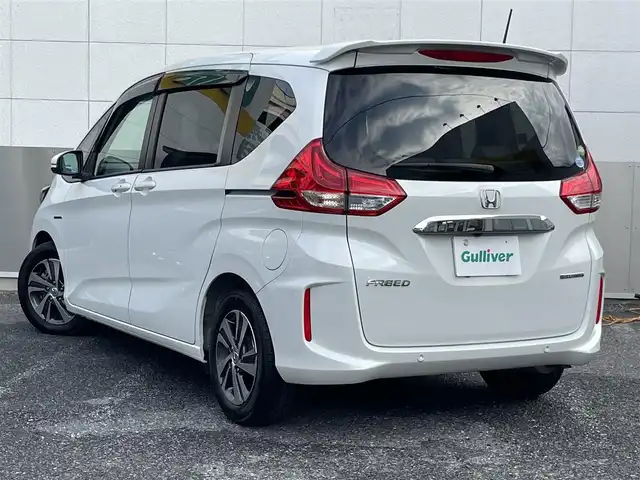 ホンダ フリード ハイブリット G ホンダセンシング 東京都 2020(令2)年 2.3万km プラチナホワイトパール 純正メモリーナビ/ フルセグTV/CD/DVD/FM・AM/BT/USB//バックカメラ/両側パワースライドドア/Cパッケージ/Sパッケージ/ホンダセンシング/CMBS衝突軽減ブレーキ/歩行者事故低減ステアリング/アダブティブクルーズコントロール/LKAS車線維持支援システム/路外逸脱抑制機能/誤発進抑制機能/先行車発進お知らせ機能/標識認識機能/ビルトインETC/シートヒーター/革調シートカバー/ドライブレコーダー/純正15インチアルミホイール/LEDヘッドライト/オートライト/コンフォートビューパッケージ/プラズマクラスター付オートエアコン/ステアリングスイッチ/革巻きステアリングホイール/リアセンサー/アクティブコーナリングランプ/電動オート格納ミラー/ウインカーミラー/プッシュスタート/スマートキー/横すべり防止装置/フロアマット/ドアバイザー/取扱説明書/スペアキー