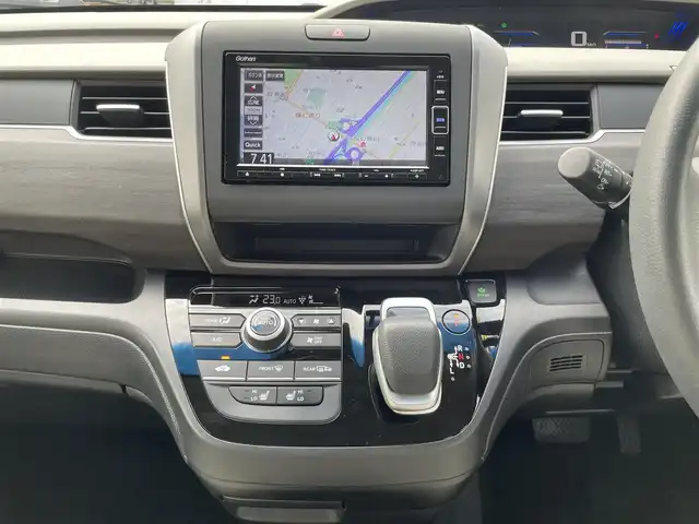 ホンダ フリード ハイブリット G ホンダセンシング 東京都 2020(令2)年 2.3万km プラチナホワイトパール 純正メモリーナビ/ フルセグTV/CD/DVD/FM・AM/BT/USB//バックカメラ/両側パワースライドドア/Cパッケージ/Sパッケージ/ホンダセンシング/CMBS衝突軽減ブレーキ/歩行者事故低減ステアリング/アダブティブクルーズコントロール/LKAS車線維持支援システム/路外逸脱抑制機能/誤発進抑制機能/先行車発進お知らせ機能/標識認識機能/ビルトインETC/シートヒーター/革調シートカバー/ドライブレコーダー/純正15インチアルミホイール/LEDヘッドライト/オートライト/コンフォートビューパッケージ/プラズマクラスター付オートエアコン/ステアリングスイッチ/革巻きステアリングホイール/リアセンサー/アクティブコーナリングランプ/電動オート格納ミラー/ウインカーミラー/プッシュスタート/スマートキー/横すべり防止装置/フロアマット/ドアバイザー/取扱説明書/スペアキー