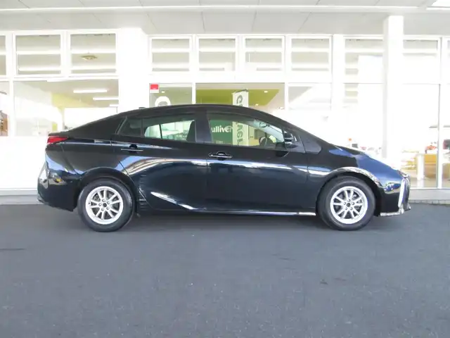 トヨタ プリウス SセーフティプラスⅡ 千葉県 2022(令4)年 3万km アティチュードブラックマイカ 純正ディスプレイオーディオ/【ナビ・フルセグ/BT/USB】/バックカメラ/トヨタセーフティセンス/LEDヘッドライト/LEDフォグランプ/フロント・リアコーナーセンサー/前後ドライブレコーダー/ウインカードアミラー/クルーズコントロール/革巻きステアリング/AC100V1500W/純正シートカバー/社外レーダー/スマートキー/トノカバー/純正ETC/BSM