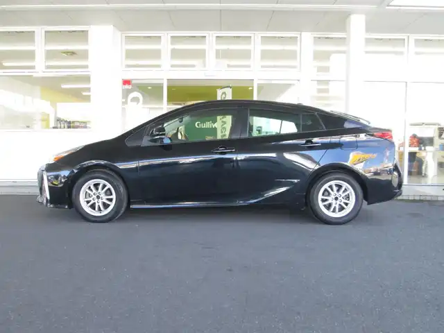 トヨタ プリウス SセーフティプラスⅡ 千葉県 2022(令4)年 3万km アティチュードブラックマイカ 純正ディスプレイオーディオ/【ナビ・フルセグ/BT/USB】/バックカメラ/トヨタセーフティセンス/LEDヘッドライト/LEDフォグランプ/フロント・リアコーナーセンサー/前後ドライブレコーダー/ウインカードアミラー/クルーズコントロール/革巻きステアリング/AC100V1500W/純正シートカバー/社外レーダー/スマートキー/トノカバー/純正ETC/BSM