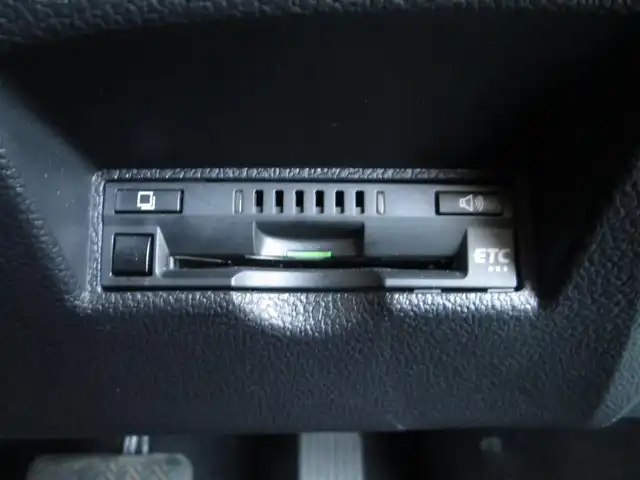 トヨタ プリウス SセーフティプラスⅡ 千葉県 2022(令4)年 3万km アティチュードブラックマイカ 純正ディスプレイオーディオ/【ナビ・フルセグ/BT/USB】/バックカメラ/トヨタセーフティセンス/LEDヘッドライト/LEDフォグランプ/フロント・リアコーナーセンサー/前後ドライブレコーダー/ウインカードアミラー/クルーズコントロール/革巻きステアリング/AC100V1500W/純正シートカバー/社外レーダー/スマートキー/トノカバー/純正ETC/BSM