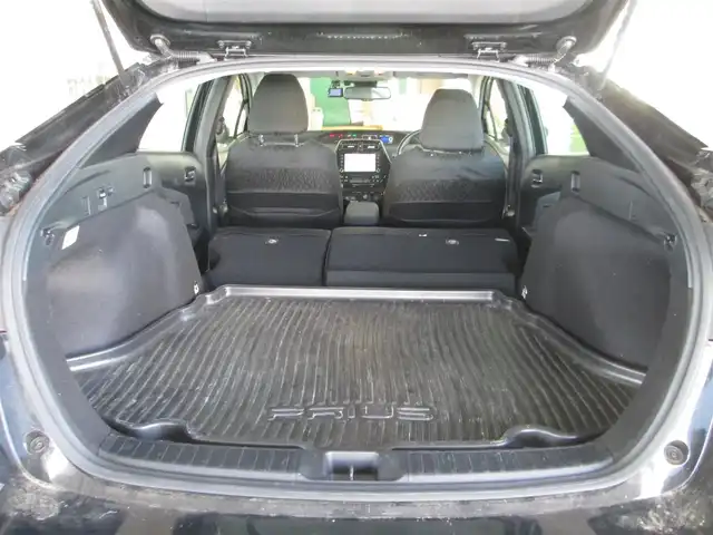 トヨタ プリウス SセーフティプラスⅡ 千葉県 2022(令4)年 3万km アティチュードブラックマイカ 純正ディスプレイオーディオ/【ナビ・フルセグ/BT/USB】/バックカメラ/トヨタセーフティセンス/LEDヘッドライト/LEDフォグランプ/フロント・リアコーナーセンサー/前後ドライブレコーダー/ウインカードアミラー/クルーズコントロール/革巻きステアリング/AC100V1500W/純正シートカバー/社外レーダー/スマートキー/トノカバー/純正ETC/BSM